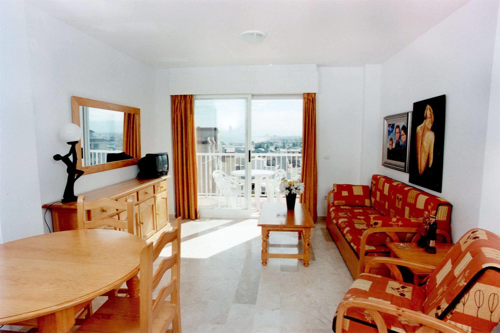 Apartamentos Turisticos Biarritz - Bloque I Гандия Экстерьер фото