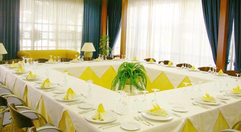 Apartamentos Turisticos Biarritz - Bloque I Гандия Экстерьер фото