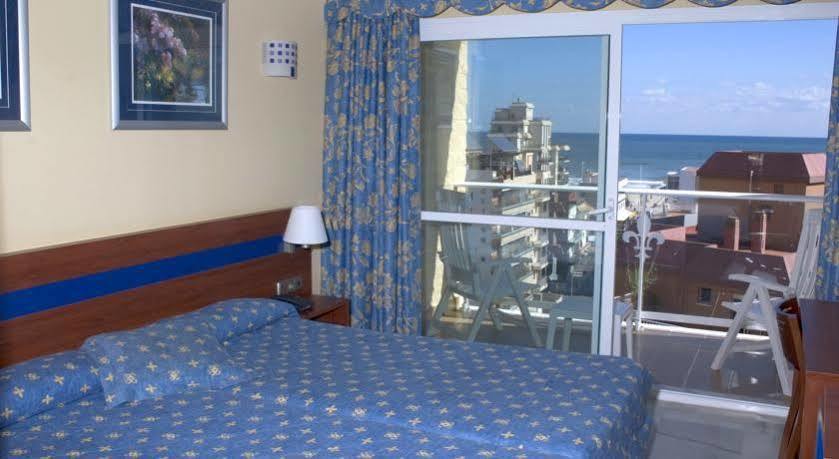 Apartamentos Turisticos Biarritz - Bloque I Гандия Экстерьер фото